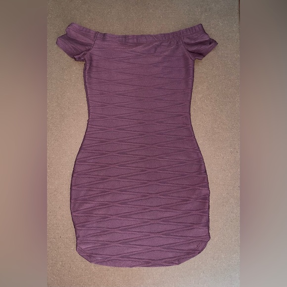 Windsor Off the Shoulder Dress - Picture 3 of 4